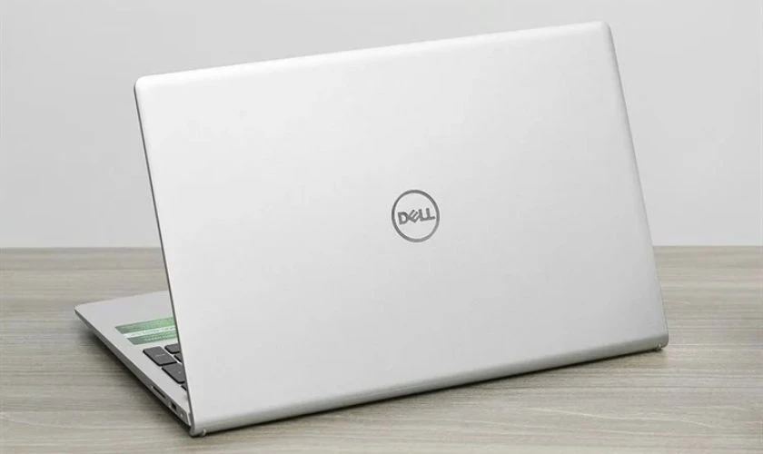 Dell Inspiron 15 3530 sở hữu thiết kế đơn giản nhưng hiện đại