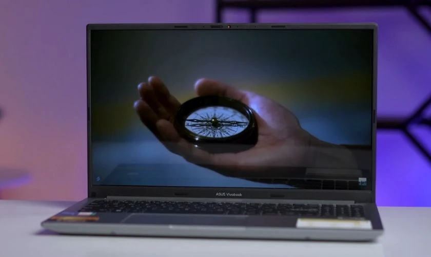 ASUS Vivobook 15 OLED với màn hình OLED cho chất lượng hiển thị sắc nét