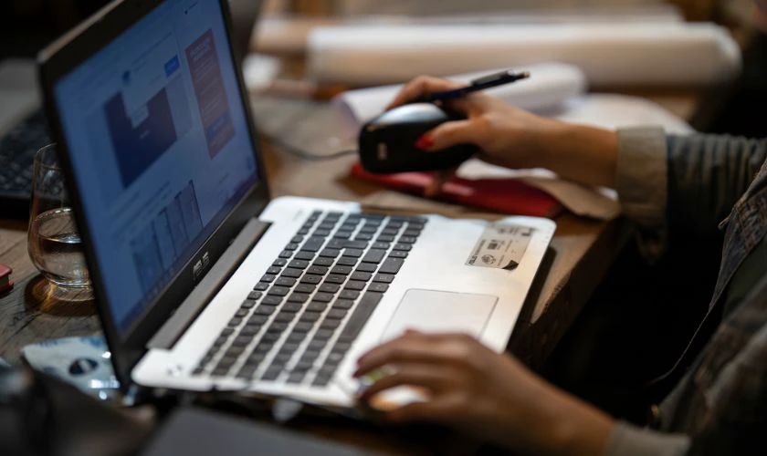 Ti&ecirc;u ch&iacute; chọn laptop cho sinh vi&ecirc;n kế to&aacute;n