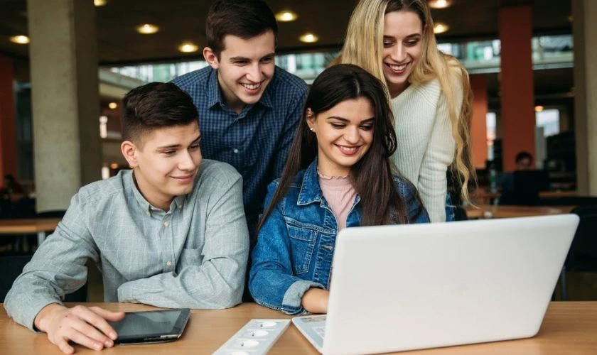 Lưu &yacute; khi mua laptop cho sinh vi&ecirc;n quản trị kinh doanh