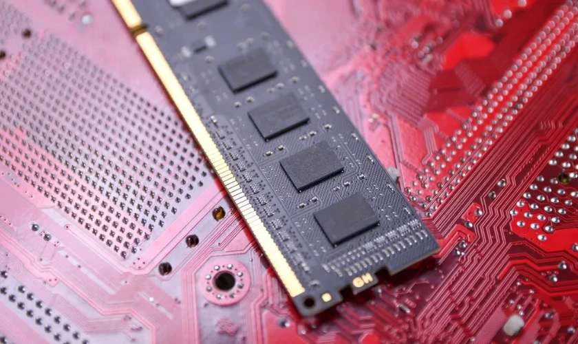 RAM: Tối thiểu 16GB để mở nhiều tab trình duyệt và phần mềm
