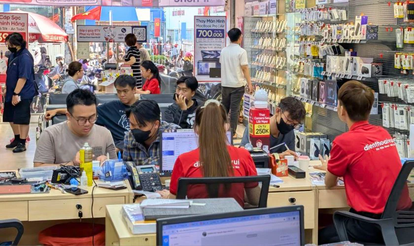 Địa chỉ mua laptop cho sinh viên thương mại điện tử giá tốt