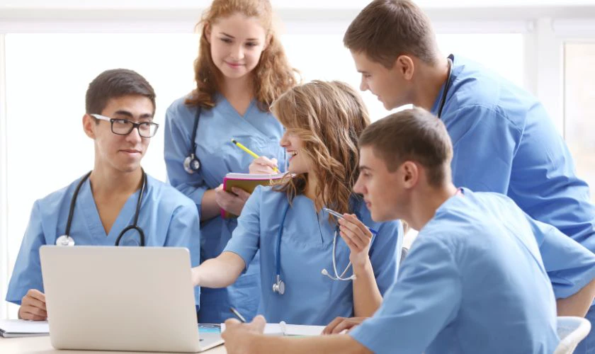 Lưu &yacute; khi mua laptop cho sinh vi&ecirc;n y khoa