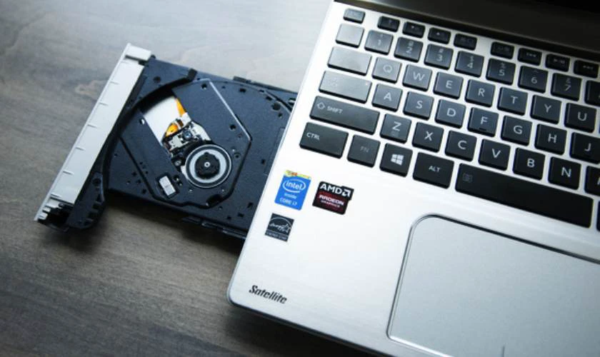 Ưu điểm của Laptop c&oacute; ổ đĩa CD l&agrave; g&igrave;