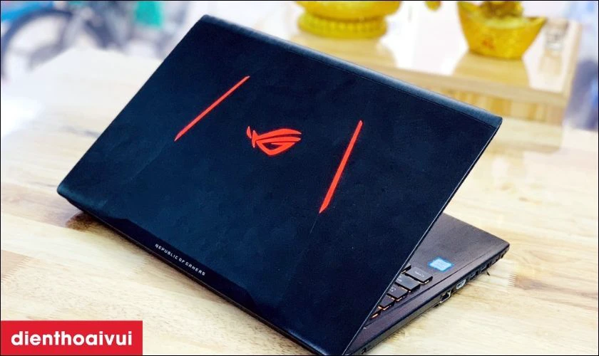 Laptop gaming cũ