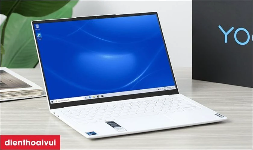Laptop cũ mỏng nhẹ