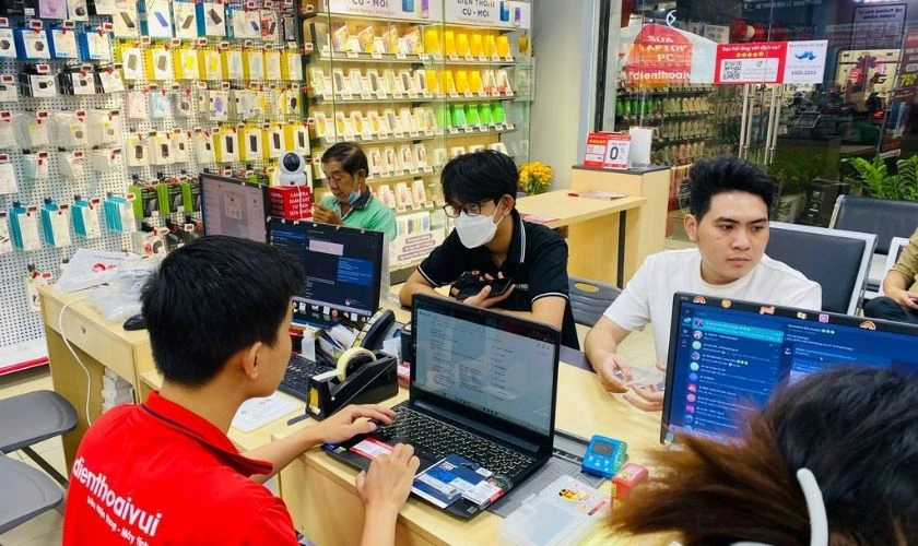 Đem laptop Dell đến nơi sửa chữa uy t&iacute;n để xử l&yacute; lỗi đ&egrave;n v&agrave;ng bị nh&aacute;y li&ecirc;n tục