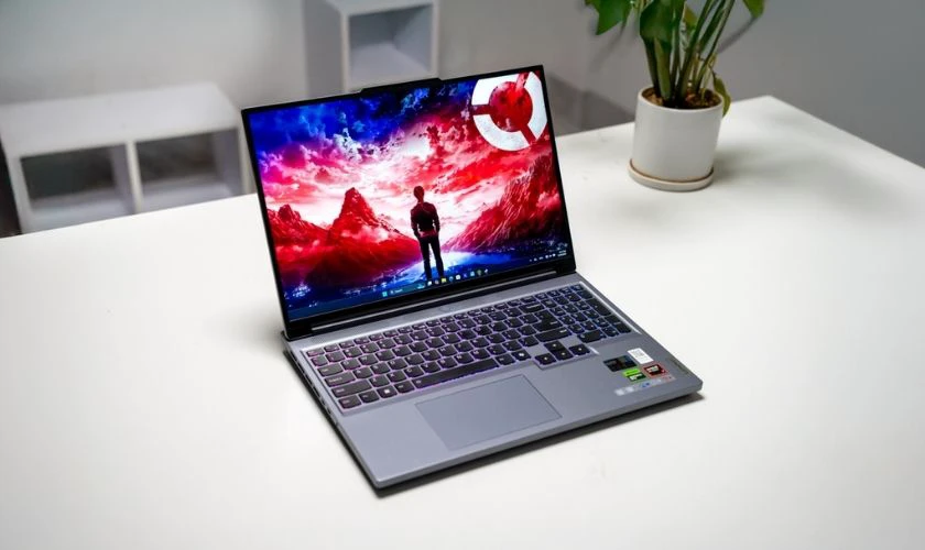 Legion Slim 5 mang đến sự cân bằng giữa hiệu năng gaming và tính di động