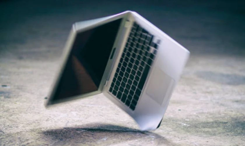 Do va đập, làm rơi laptop