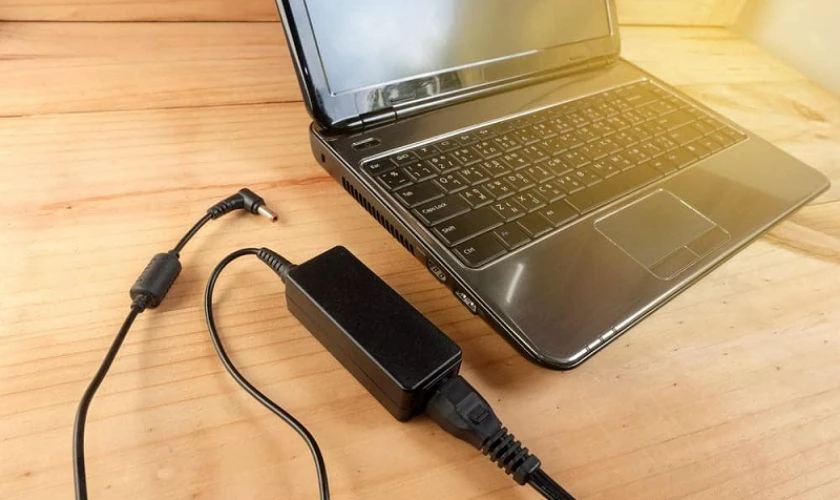 Laptop không lên nguồn đèn sạc sáng