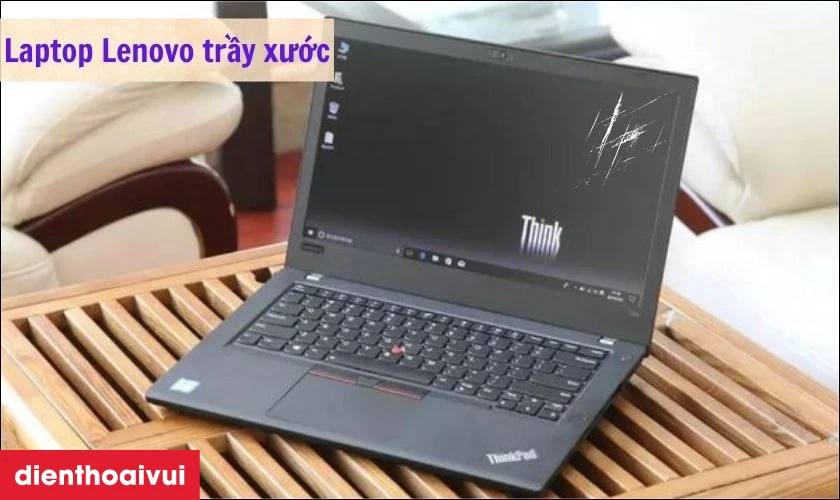 Laptop cũ trầy xước