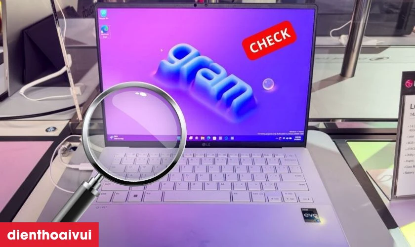 Kiểm tra m&agrave;n h&igrave;nh c&oacute; trầy kh&ocirc;ng