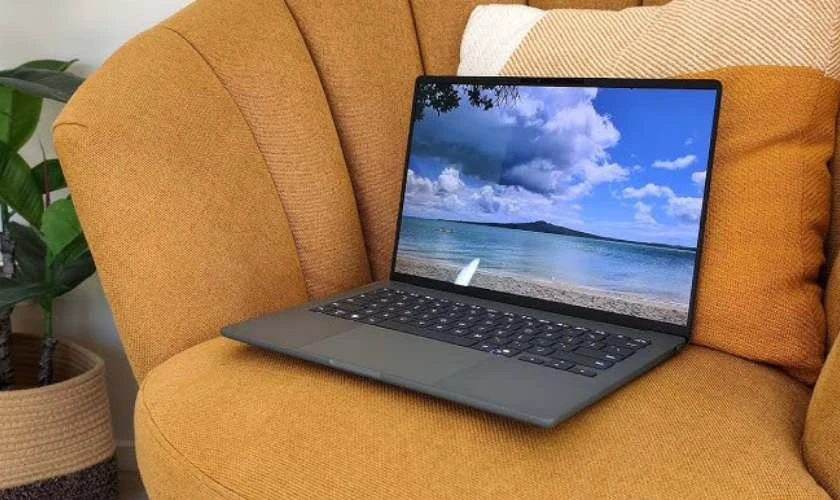 Lưu &yacute; khi sử dụng Laptop nhẹ nhất thế giới 2025