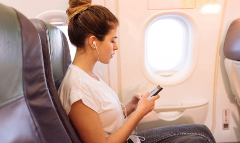 T&igrave;m hiểu L&ecirc;n m&aacute;y bay c&oacute; được đeo tai nghe bluetooth kh&ocirc;ng