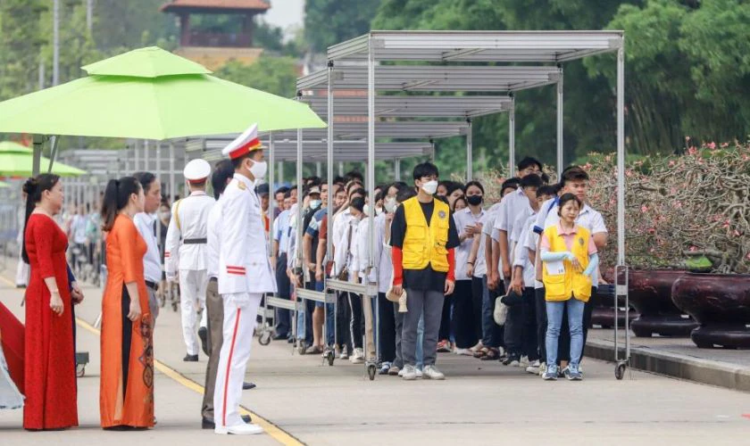 Lưu ý khi tham quan lăng Bác 30/4/2025