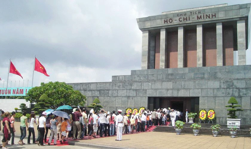 Tham gia lễ viếng Bác
