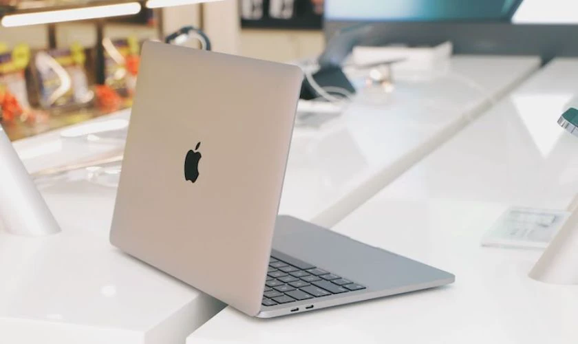 MacBook Pro 14 inch v&agrave; 16 inch M2