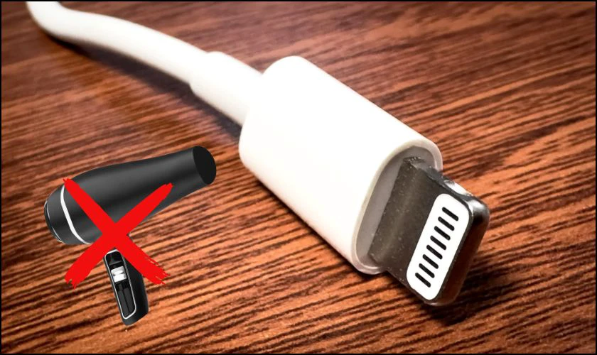 Kh&ocirc;ng sử dụng m&aacute;y sấy t&oacute;c hoặc c&aacute;c thiết bị tạo nhiệt