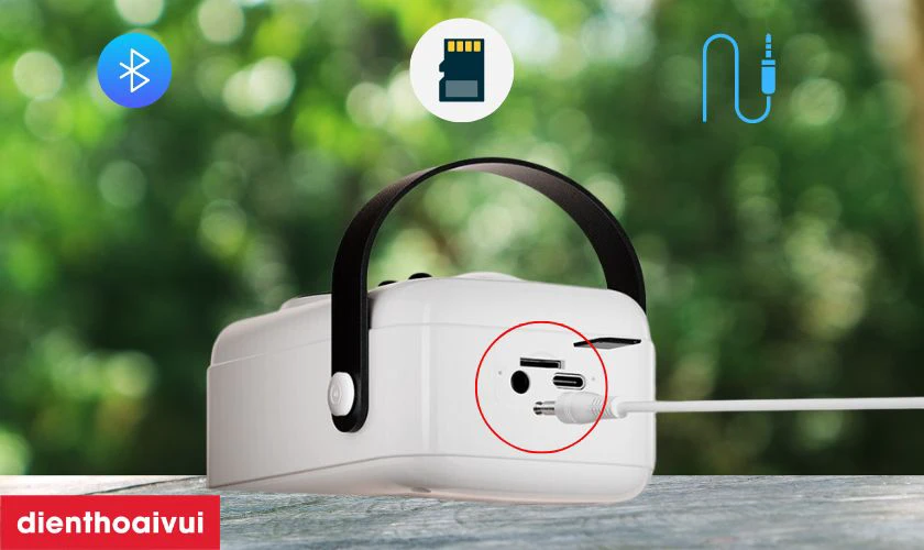 Loa hỗ trợ 3 c&aacute;ch kết nối &ndash; Bluetooth, thẻ nhớ v&agrave; cổng AUX-IN