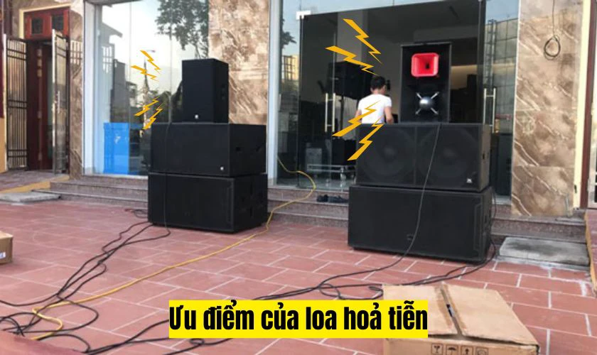 Loa hỏa tiễn đ&aacute;p ứng được nhu cầu ph&aacute;t &acirc;m thanh trong m&ocirc;i trường rộng