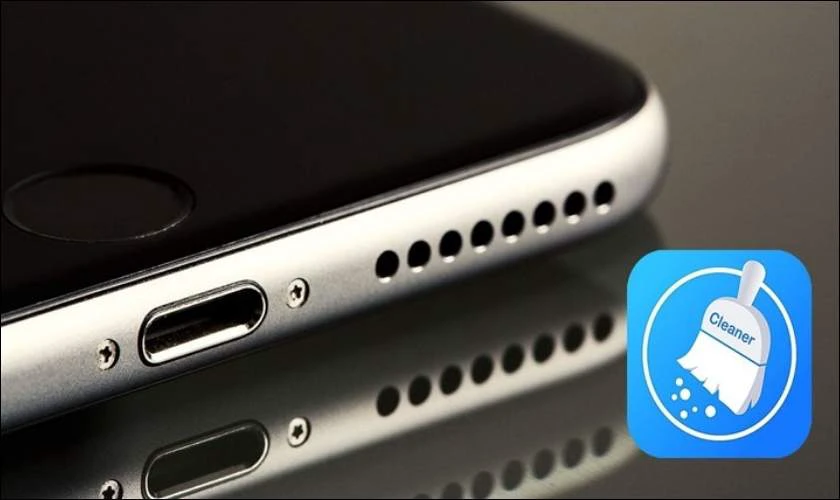 Vệ sinh loa ngo&agrave;i của iPhone để khắc phục lỗi