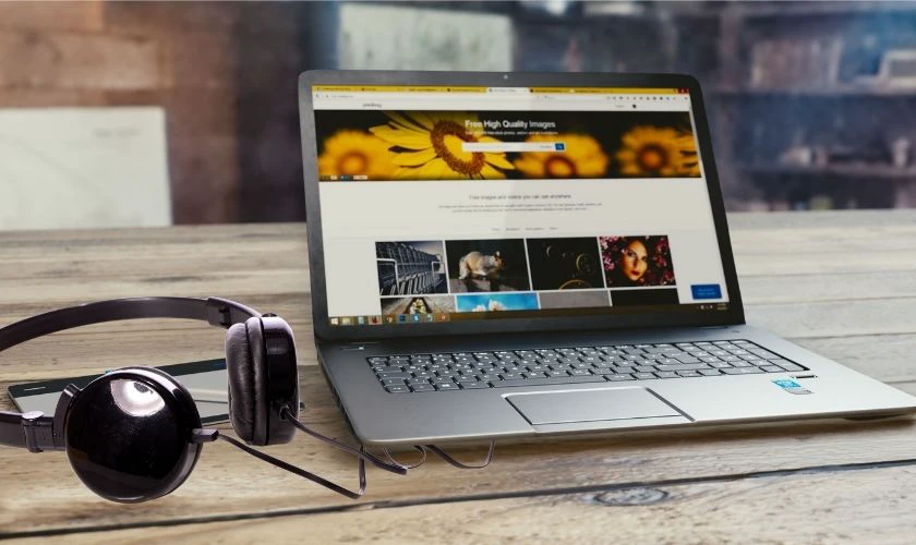 Cắm thử tai nghe có d&acirc;y vào laptop khi bị lỗi mất tiếng
