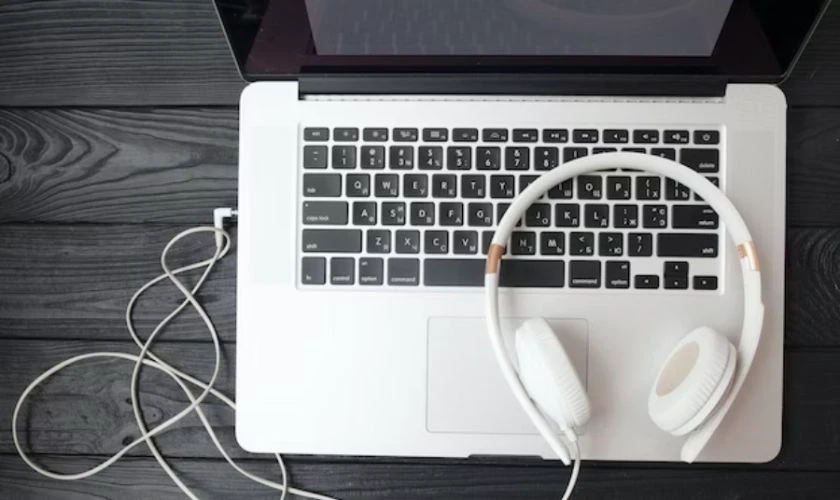 Kiểm tra trạng th&aacute;i kết nối của thiết bị khi loa laptop l&uacute;c nghe l&uacute;c kh&ocirc;ng