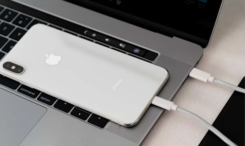 Khởi động phần mềm TinyUmbrella l&ecirc;n v&agrave; bấm v&agrave;o Start TSS Server