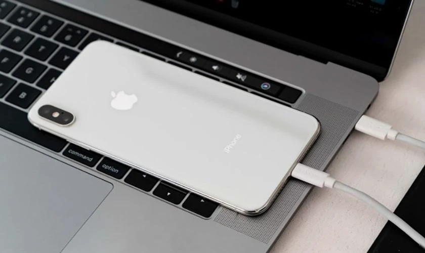 Sửa lỗi 4013 bằng cách kết nối iPhone với iTunes và cập nhật iTunes