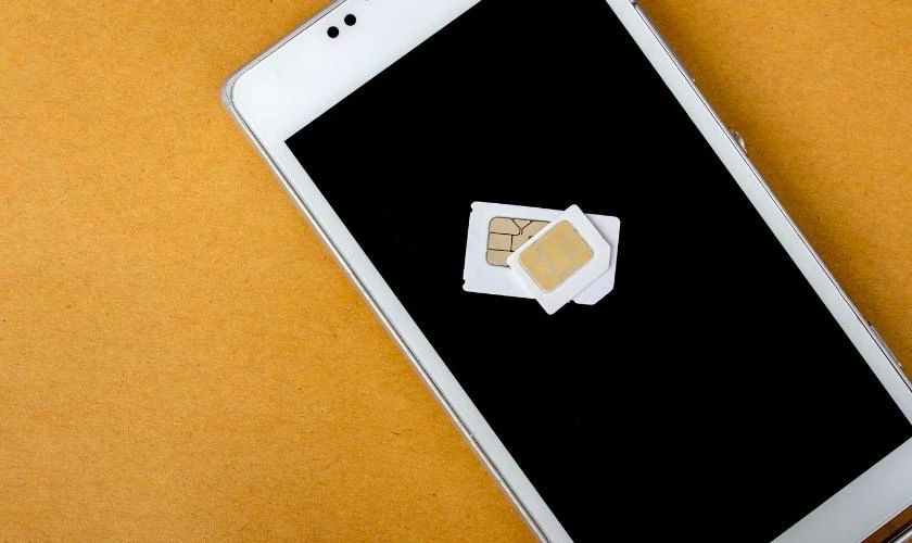 Sử dụng thẻ SIM kh&aacute;c khi gặp lỗi điện thoại kh&ocirc;ng được đăng k&yacute; v&agrave;o mạng