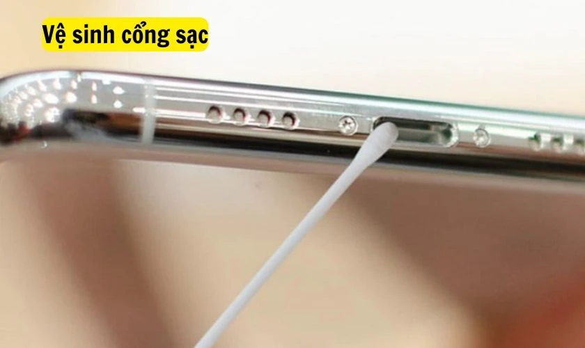 C&aacute;ch khắc phục lỗi kh&ocirc;ng sạc được tr&ecirc;n điện thoại Samsung