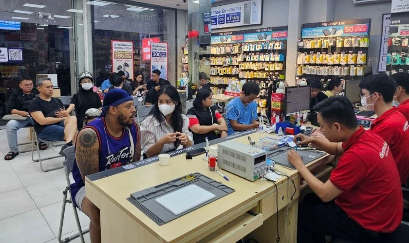 Mang thiết bị đến Điện Thoại Vui để nhờ kỹ thuật viên kiểm tra chi tiết