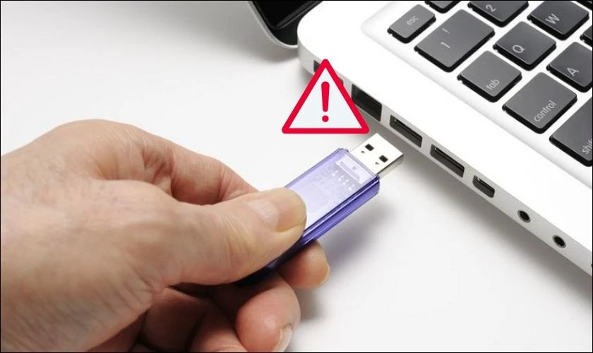 Lỗi Power surge on the USB port do cổng USB bị đoản mạch
