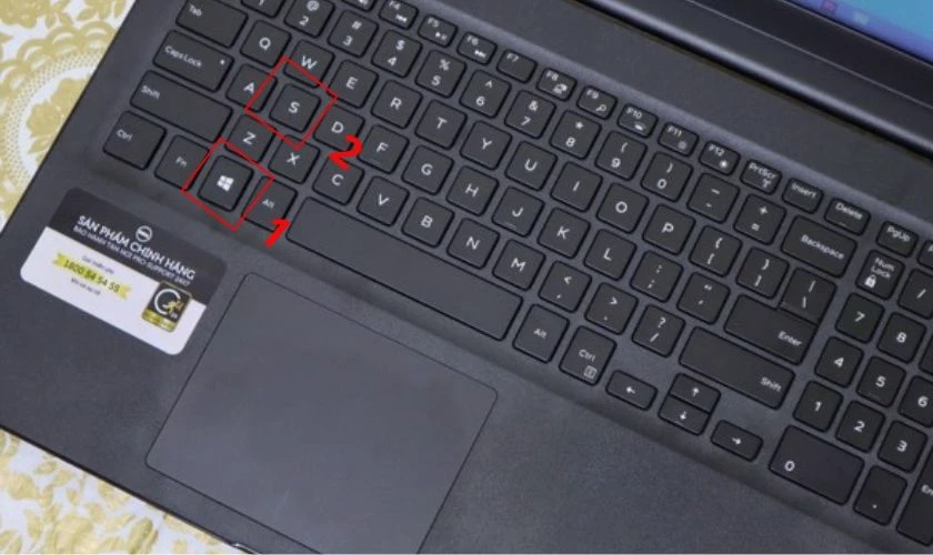 Kiểm tra lỗi RAM từ th&ocirc;ng số, tốc độ RAM qua Task Manager