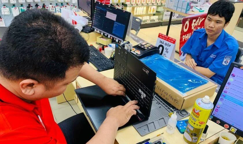 Đem đến trung t&acirc;m sửa chữa laptop uy t&iacute;n kiểm tra lỗi RAM
