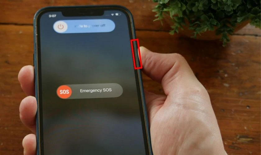 Khởi động lại đối với iPhone 6, 7, 8 hoặc SE thế hệ 2 đến 3