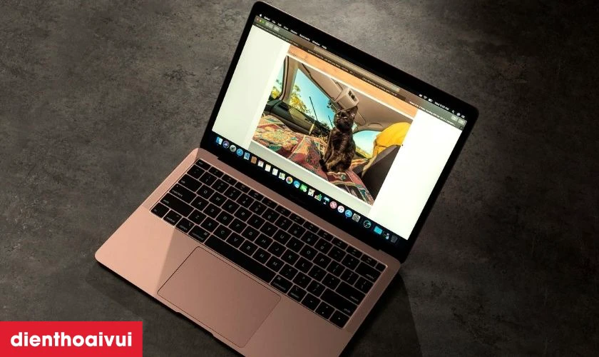 MacBook Air 2018 cũ