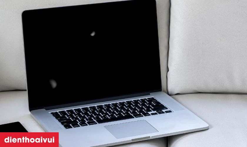 Kiểm tra m&agrave;n h&igrave;nh Macbook Air cũ
