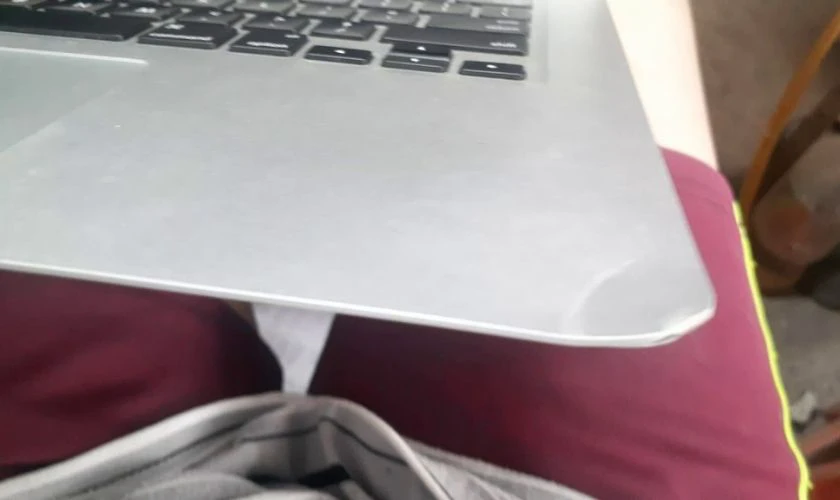 MacBook bị móp nặng, biến dạng vỏ
