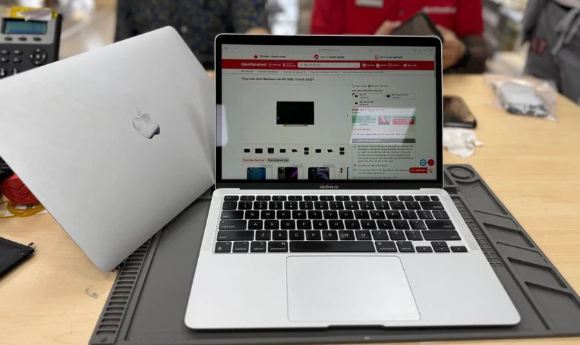 Địa chỉ mua MacBook giảm gi&aacute; cho sinh vi&ecirc;n
