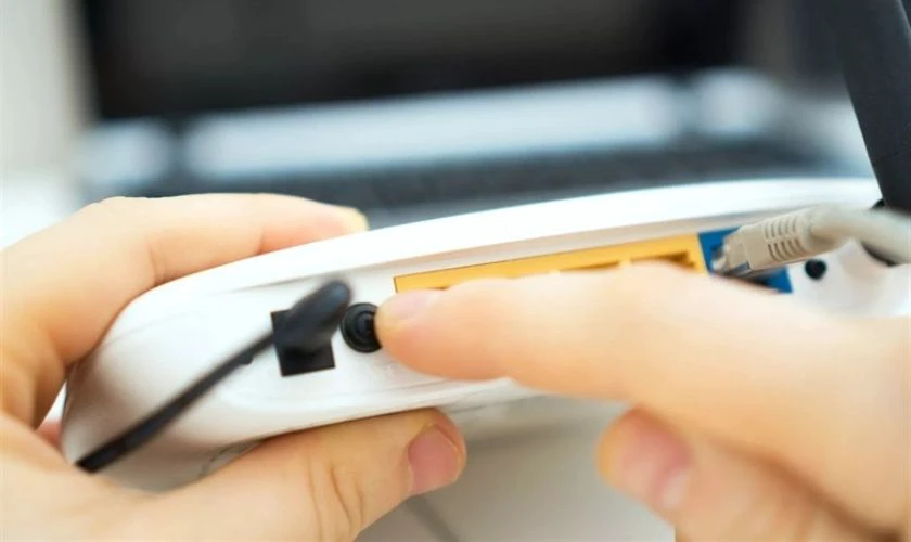 Tắt nguồn router WiFi, chờ một lúc rồi bật lại