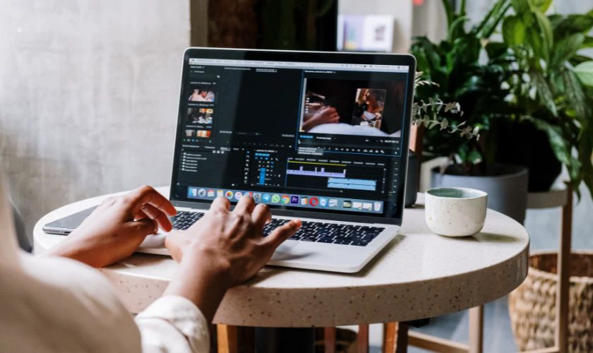 Sinh viên ngành nào nên dùng MacBook Pro?