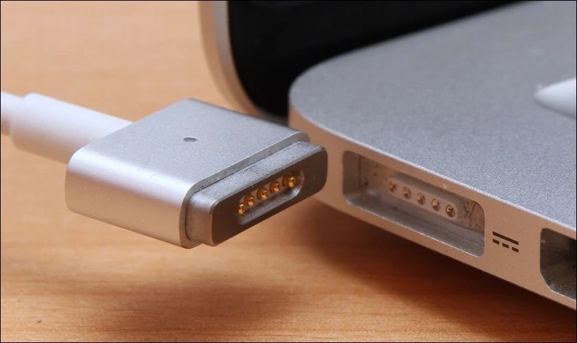 C&aacute;ch khắc phục lỗi MacBook sạc kh&ocirc;ng v&agrave;o pin