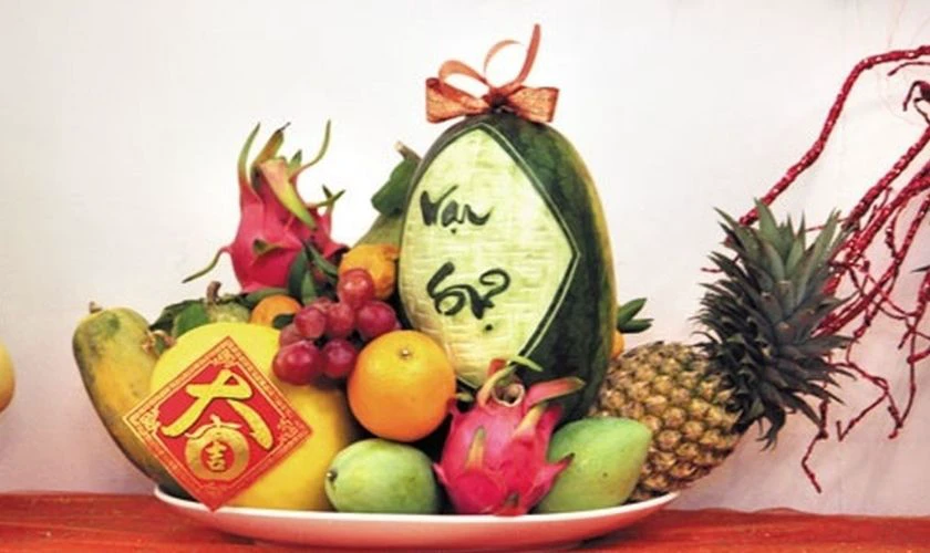 Cách trang trí mâm ngũ quả Trung thu với quả dưa hấu