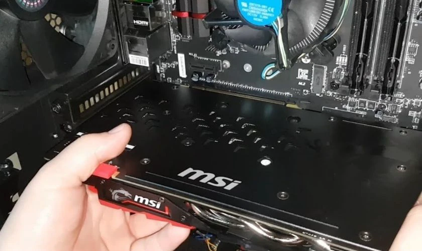 Kiểm tra card màn hình nếu màn hình bị mưa nhẹ trên laptop