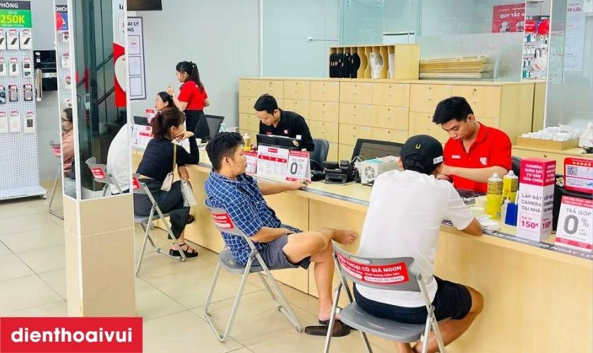 Dịch vụ thay màn hình iPhone 8 chính hãng GENA tại Điện Thoại Vui