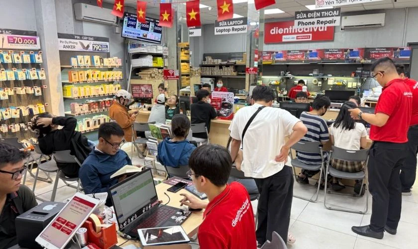 Địa chỉ sửa điện thoại bị ẩm, vô nước tại Điện Thoại Vui