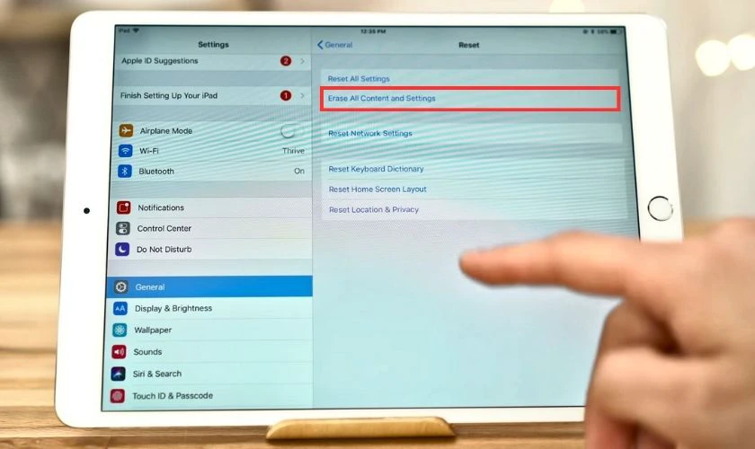 Chọn Erase All Content and Settings