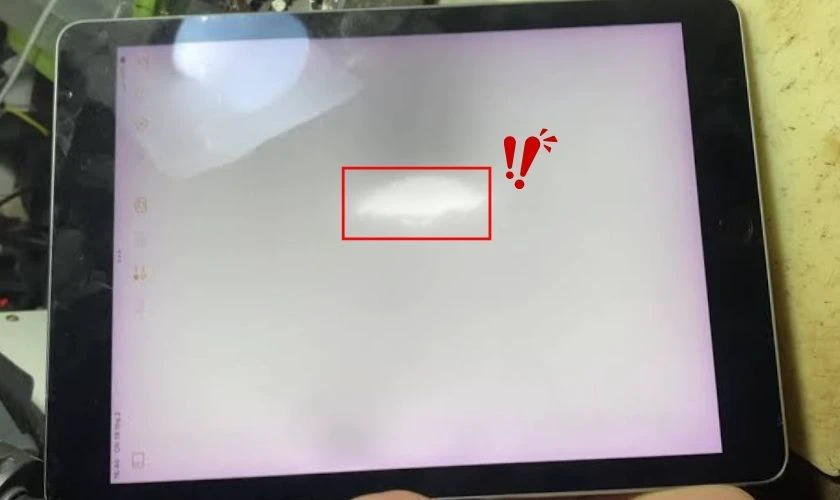 Hiện tượng màn hình iPad bị phản quang là gì?