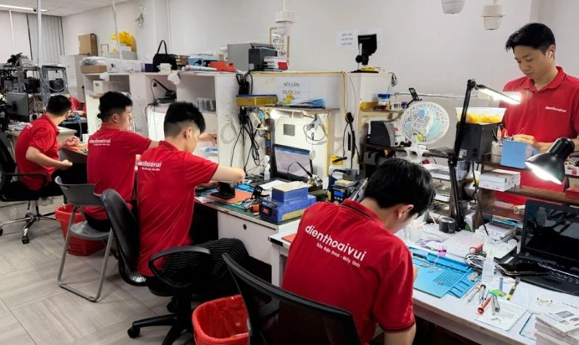 Địa chỉ sửa màn hình iPad bị phản quang uy tín tại Điện Thoại Vui